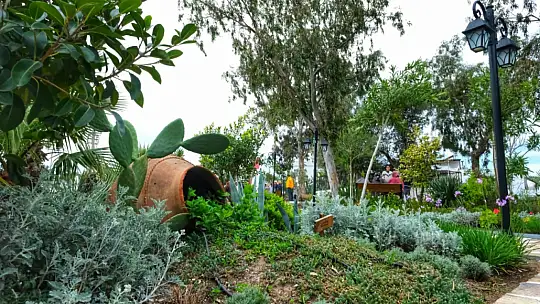 'Merhaba', logosunu arıyor