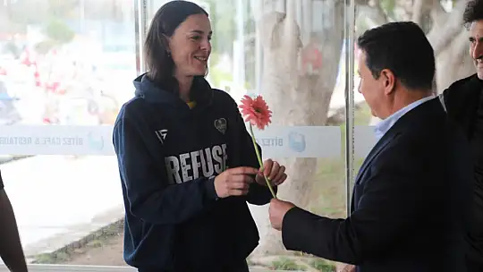 BELEDİYE, DEPREM BÖLGESİNDEN GELEN KADINLAR YANINDA