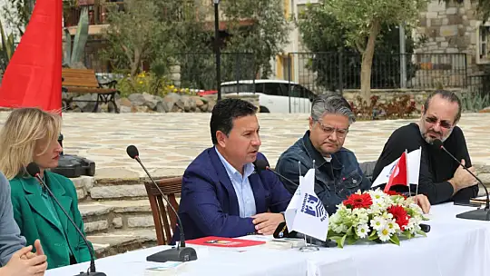 'Merhaba', logosunu arıyor