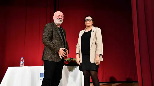 SÖYLEŞİ VE TİYATROYA BÜYÜK İLGİ