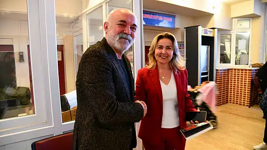 SÖYLEŞİ VE TİYATROYA BÜYÜK İLGİ