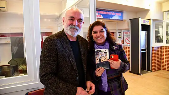 SÖYLEŞİ VE TİYATROYA BÜYÜK İLGİ