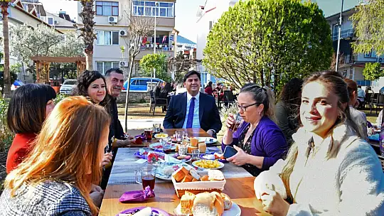 BELEDİYENİN KADIN PERSONELİ KAHVALTIDA BİR ARAYA GELDİ