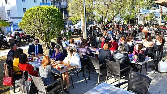 BELEDİYENİN KADIN PERSONELİ KAHVALTIDA BİR ARAYA GELDİ