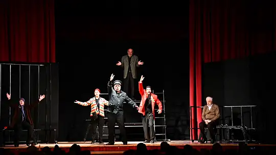 MEMLEKETİN KISMETİ TİYATRO OYUNU BÜYÜK İLGİ GÖRDÜ