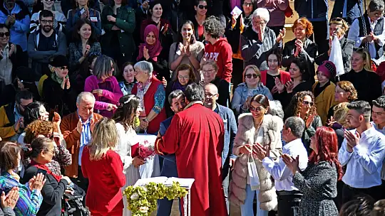 KARACA DEPREMZEDE ÇİFTİN NİKAHINI KIYDI