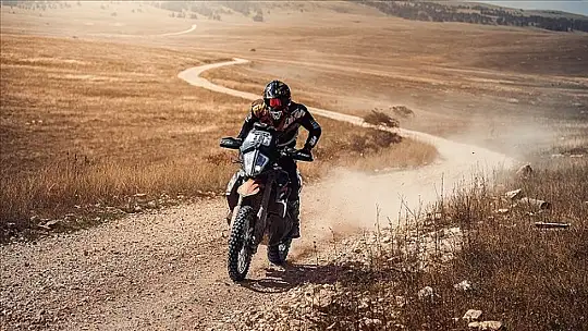 FETHİYELİ MİLLİ SPORCU ÖZDEMİR KUPA ALDI