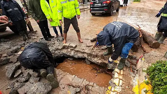 Tıkanan dereler temizleniyor