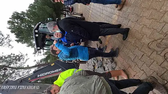 Tıkanan dereler temizleniyor