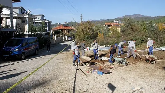 Top oynayan çocuklar tarihi mezar buldu