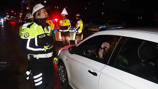 TRAFİKÇİLERDEN ASAYİŞ DESTEKLİ ALKOL UYGULAMASI