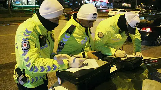 TRAFİKÇİLERDEN UYUŞTURUCU TEST KİTLİ DENETİM