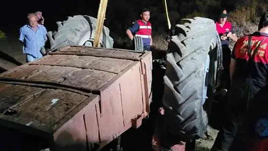 Traktörün altında kaldı