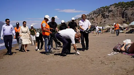 CARETTA CARETTA'LARIN ANNESİ ANISINA ANIT HEYKEL