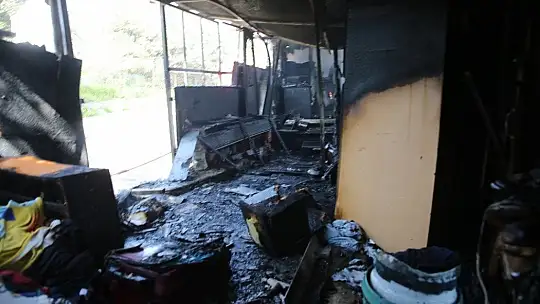 Tüpü çakmakla kontrol ederken evini yaktı küle dönen evde tek yanmayan ise Kur'an-ı Kerim oldu