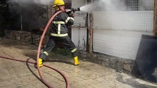 Tüpü çakmakla kontrol ederken evini yaktı küle dönen evde tek yanmayan ise Kur'an-ı Kerim oldu