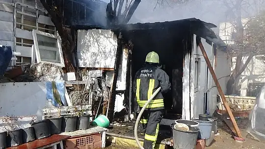 Tüpü çakmakla kontrol ederken evini yaktı küle dönen evde tek yanmayan ise Kur'an-ı Kerim oldu