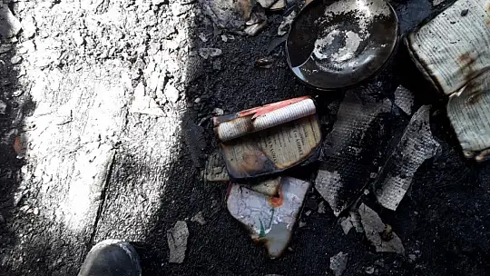 Tüpü çakmakla kontrol ederken evini yaktı küle dönen evde tek yanmayan ise Kur'an-ı Kerim oldu