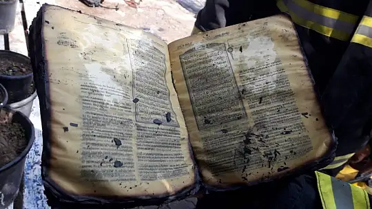 Tüpü çakmakla kontrol ederken evini yaktı küle dönen evde tek yanmayan ise Kur'an-ı Kerim oldu