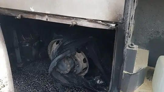 Turistleri taşıyan otobüste yangın paniği