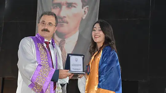 Turizm ve sağlıkçılara mezuniyet töreni