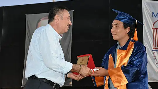 Turizm ve sağlıkçılara mezuniyet töreni