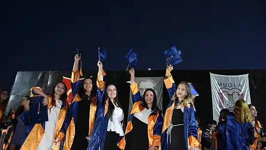 Turizm ve sağlıkçılara mezuniyet töreni