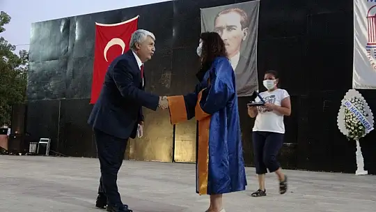 Turizm ve sağlıkçılara mezuniyet töreni