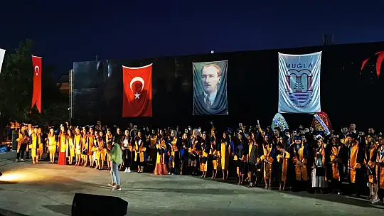 Turizm ve sağlıkçılara mezuniyet töreni