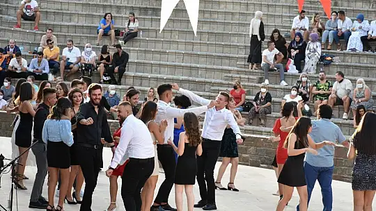 Turizm ve sağlıkçılara mezuniyet töreni