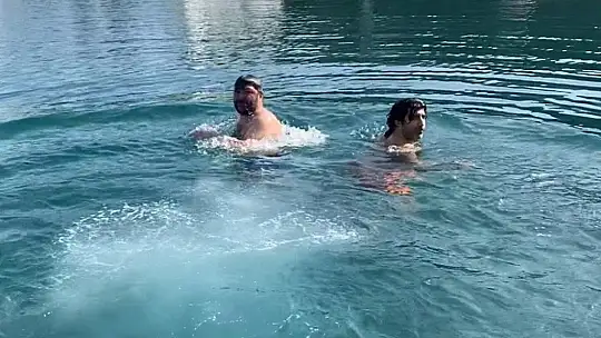 Türkiye'de kar Muğla'da bahar havasında deniz keyfi