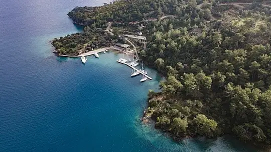 Türkiye'de kar Muğla'da bahar havasında deniz keyfi