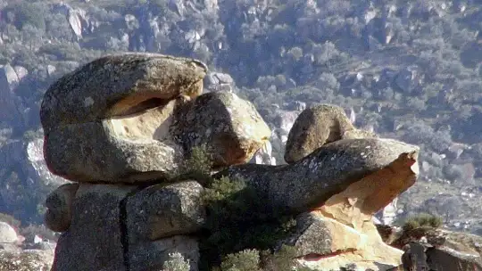 Türkiye'nin en yaşlı kayalarıyla dikkat çeken vadi