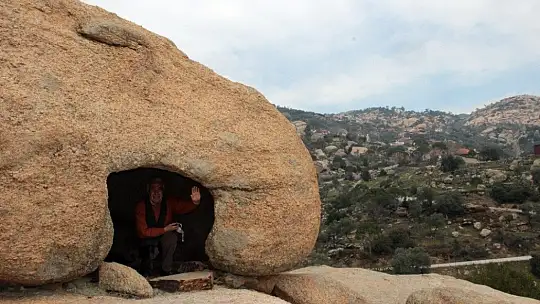 Türkiye'nin en yaşlı kayalarıyla dikkat çeken vadi