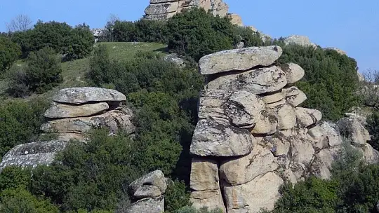 Türkiye'nin en yaşlı kayalarıyla dikkat çeken vadi