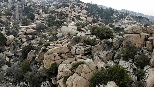 Türkiye'nin en yaşlı kayalarıyla dikkat çeken vadi