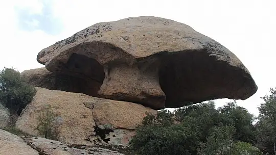 Türkiye'nin en yaşlı kayalarıyla dikkat çeken vadi