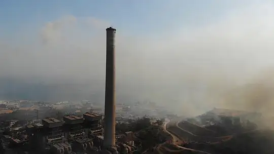 Türkiye'yi diken üstünde tutan yangında alevler termik santrali böyle sardı