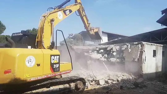 Tuzla Sulak Alanı'na inşaat izni veren Milas Belediyesi kaçak yapılarla mücadele başlattığını açıkladı