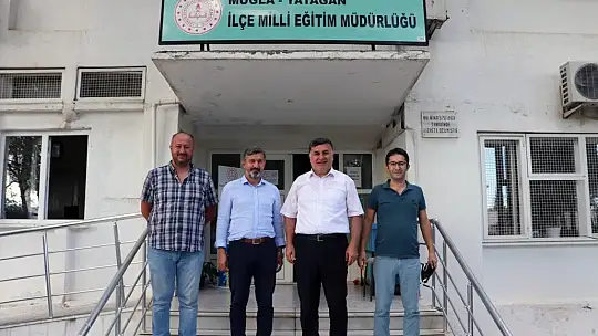 Uçak okulları ziyaret ediyor