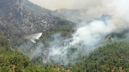 Uçakların biri gidip, biri geliyor