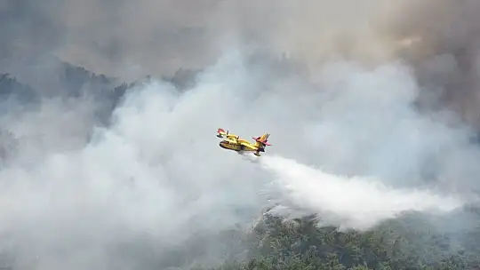 Uçakların biri gidip, biri geliyor