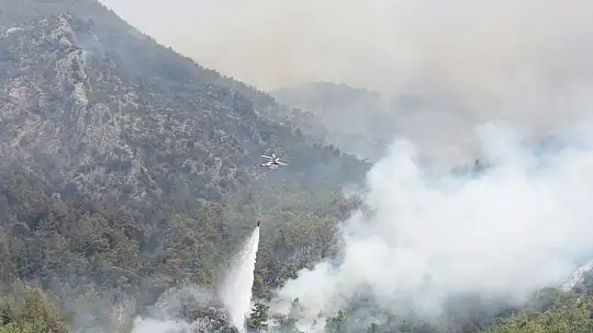 Uçakların biri gidip, biri geliyor