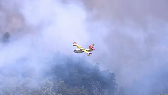 Uçakların biri gidip, biri geliyor