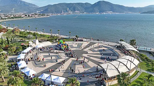 Uçurtmalar Gökyüzünü Renklendirdi