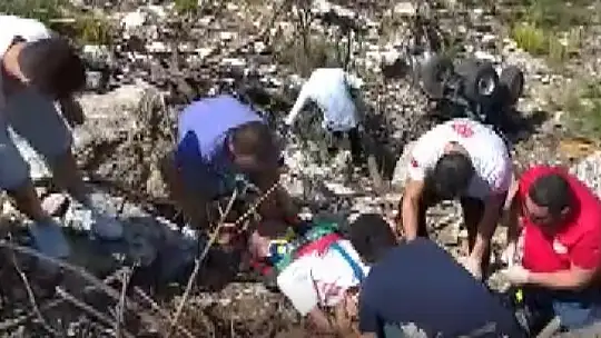 Uçuruma devrilen ATV sürücüsü yaralandı