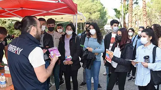 Üniversitelilere, siber suçlar ve korunma yöntemlerini anlatıyorlar