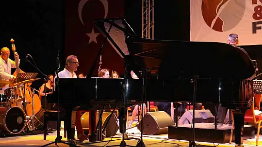 Ünlü caz piyanisti Marmaris'te sahne aldı