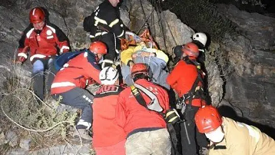 Ünlü iş adamı kayalıklardan düştü, 8 saatte kurtarıldı