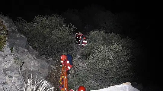 Ünlü iş adamı kayalıklardan düştü, 8 saatte kurtarıldı